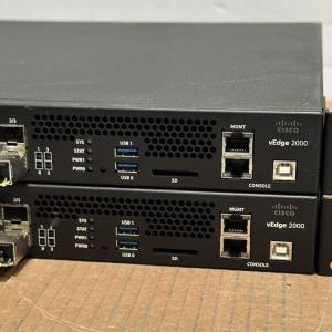 Cisco VEDGE-2000-AC-K9 VEDGE-2000 AC 4-Ports 10GBASE-X SFP Rack-mountable Base Router  - Usado 